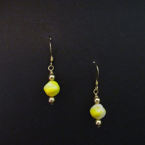 Uranium glass bead earrings - Picture 13 of 16